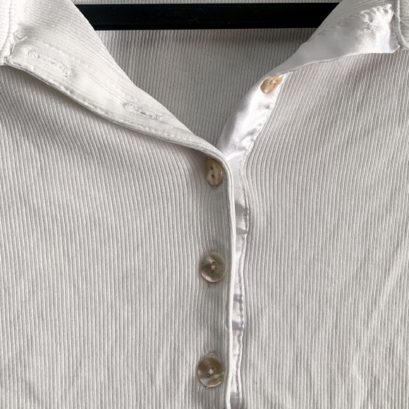 Simple white collared shirt, Size M! - Picture 3 of 4